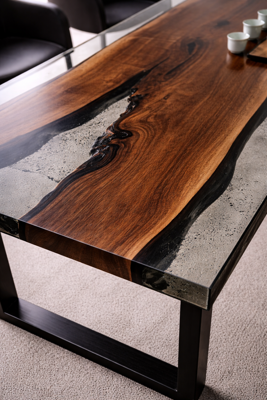 Scrivania Harmony in Rovere Massello e Resina Epossidica Semitrasparente