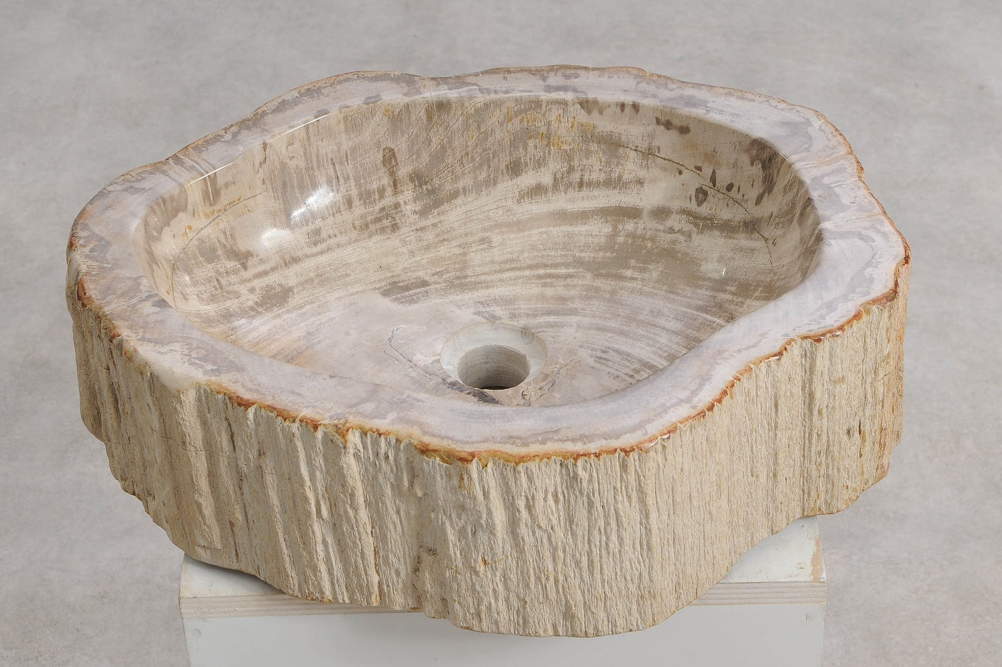 Lavandino da appoggio in legno pietrificato - 60418