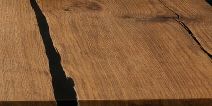 Tavolo da Pranzo Pure in Noce Massello e Resina Nera Opaca Profonda — Grand Format