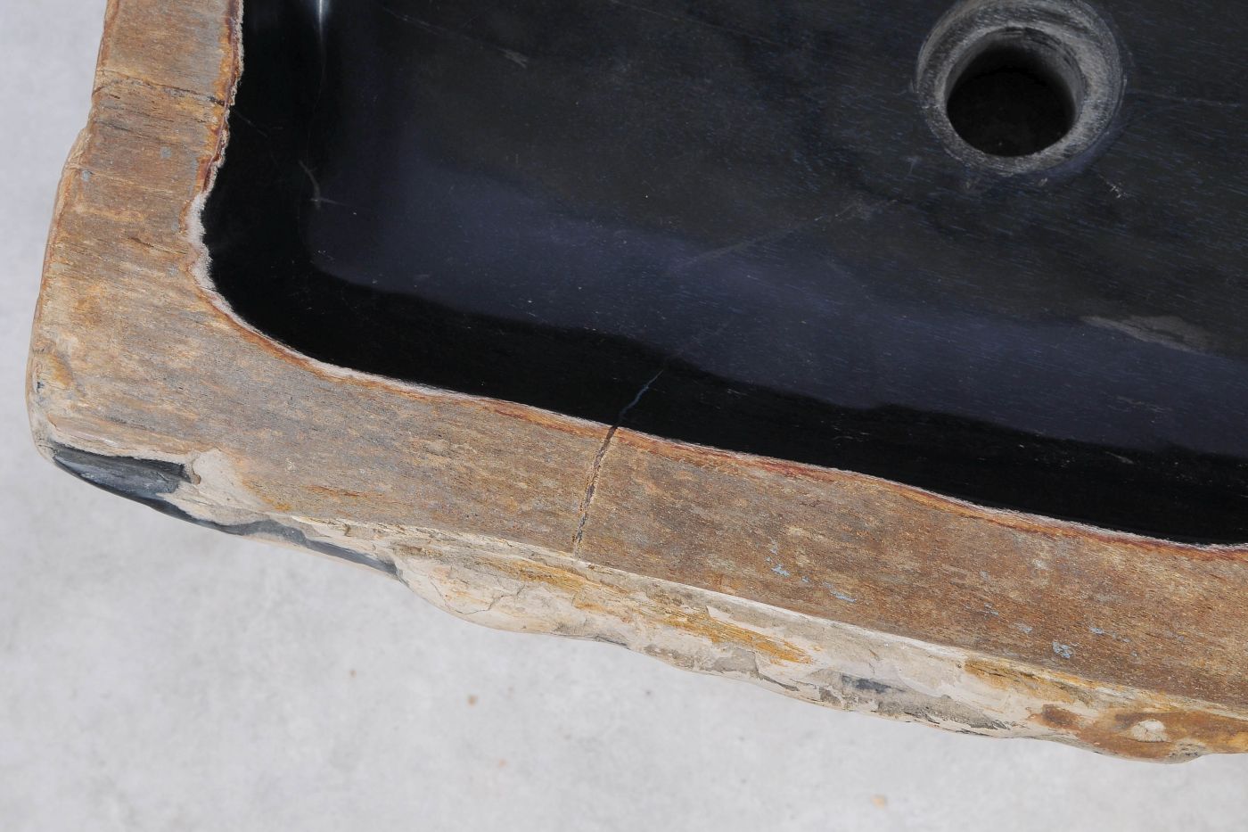 Lavandino da appoggio in legno pietrificato - 55270