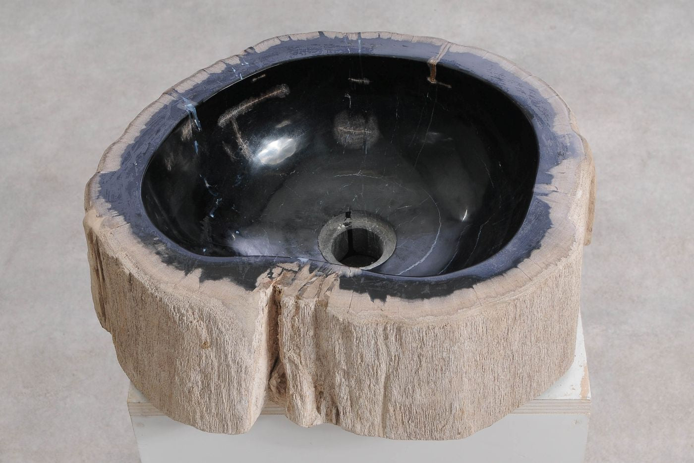 Lavandino da appoggio in legno pietrificato - 60422