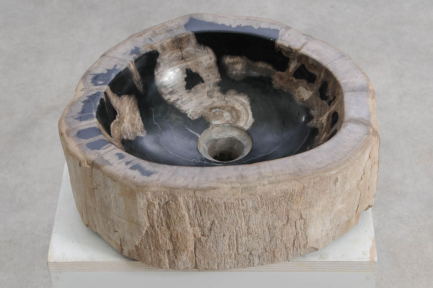 Lavandino da appoggio in legno pietrificato - 60423