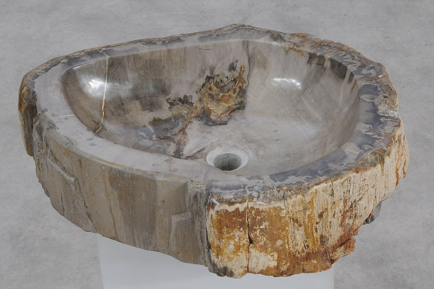 Lavandino da appoggio in legno pietrificato - 61332