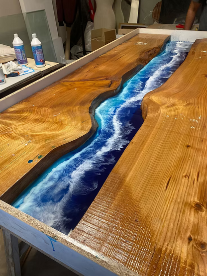 TAVOLI CUSTOM IN LEGNO E RESINA