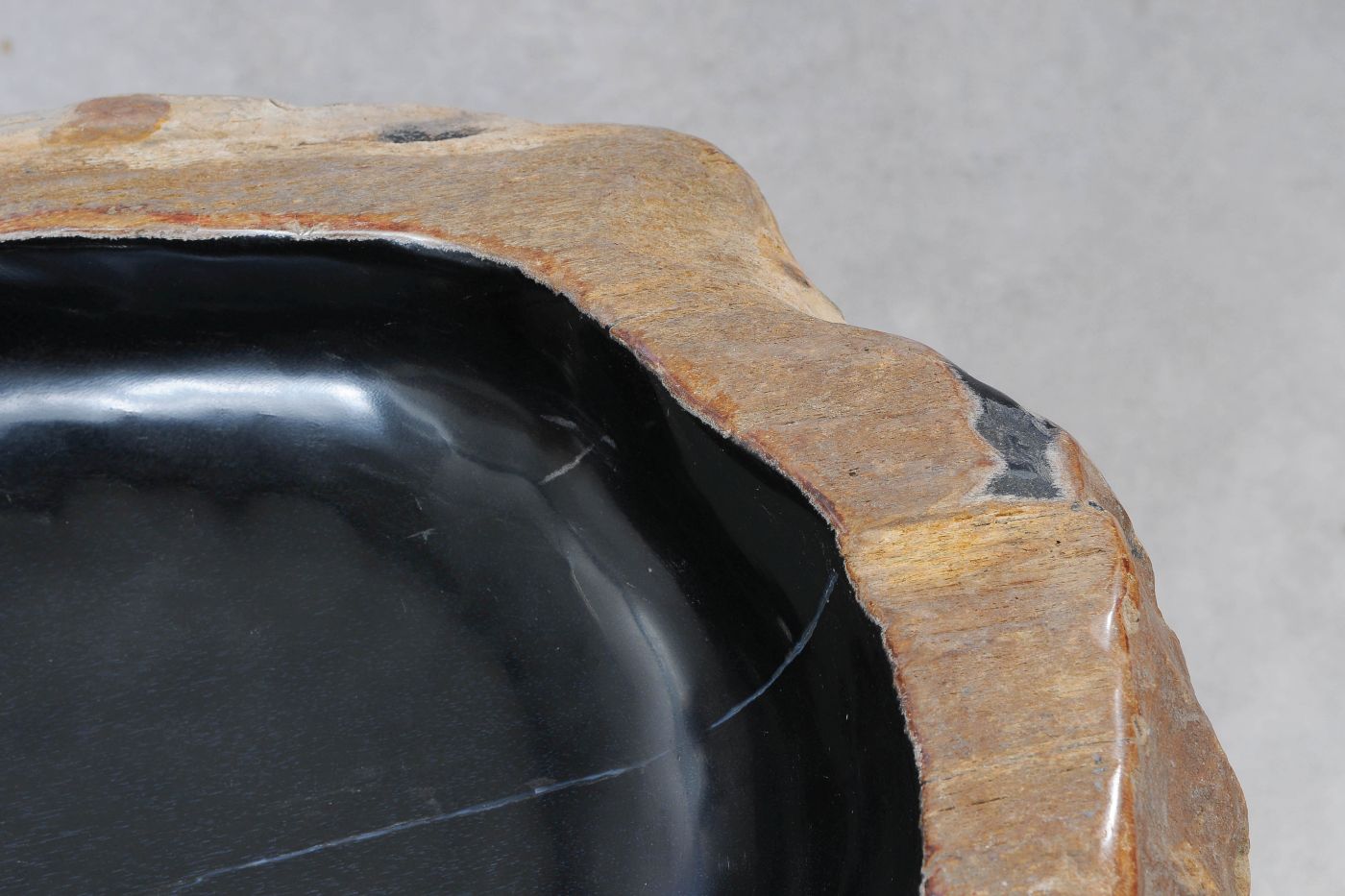 Lavandino da appoggio in legno pietrificato - 55270