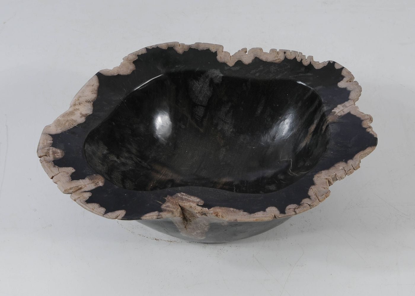 Ciotola in legno pietrificato - 51336