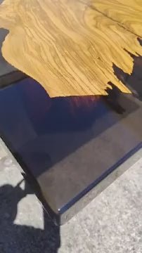 TAVOLI CUSTOM IN LEGNO E RESINA